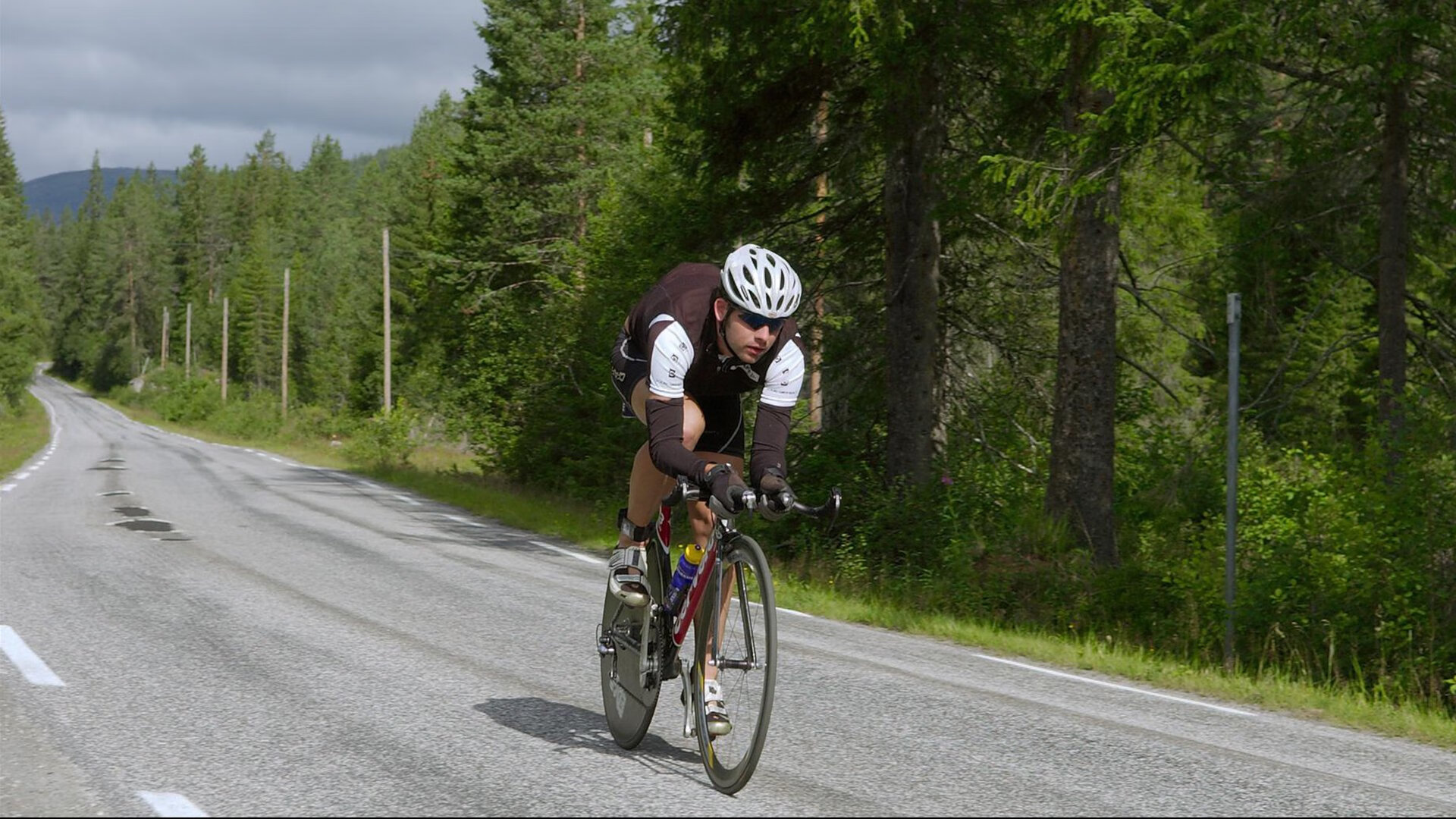 西甲争冠白热化,皇马、巴萨末轮决战,黑马赫罗纳创历史锁定欧冠资格