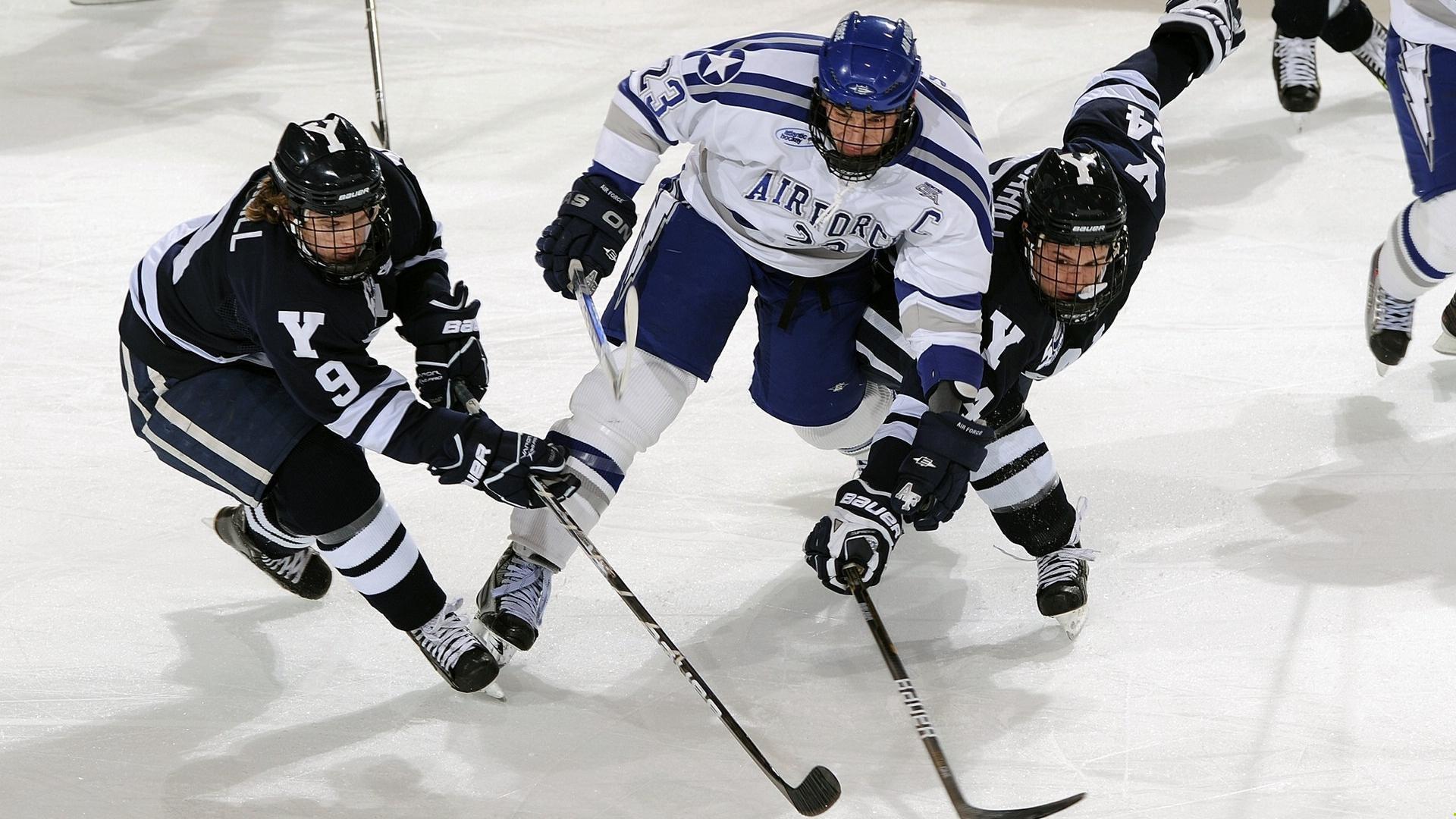 NBA季后赛激战正酣，东西部豪强争夺总决赛门票